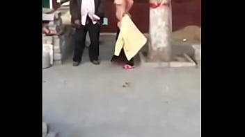 Gadis Oriental Yang Menggoda