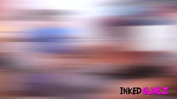 Tiga Badan Bergelora: Ibu Tiri Bergambar Dan Dua Gadis Liar