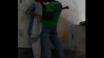 Mengisap Puting Payudara Gadis Desi Yang Menggoda
