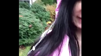 Gadis Asia Telanjang Basah Kuyup Di Tengah Hujan Deras!