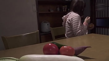 Istri Jepang Selingkuh Dengan Petani Gagah Yang Menggairahkan
