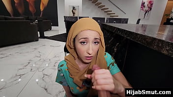 Gadis Muslimah Pemalu Yang Menggoda Menghisap Teman Amerika