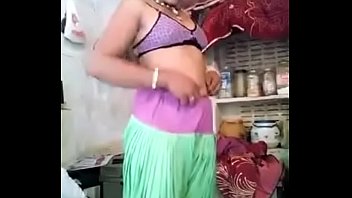 Desi Bhabi Yang Panas Dan Menggoda