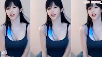 Em Gái Trung Mặc Váy Ngắn Cưỡn Lắc Mông Nóng Bỏng Khiến Anh Em Phát Cuồng