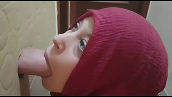 Arabis Ngesot Sambil Ngocok Kontol