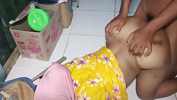 Diajak Ngentot Sama Ibu Tiriku Yang Seksi Tepat Sebelum Berangkat Sekolah