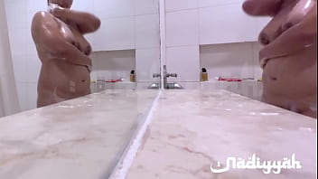 Istri Arab Montok Berpayudara Besar Mandi Dan Menggoda