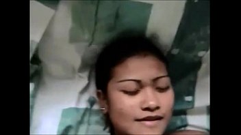 Tangan Asia Menggenggam Kontol Besar Dan Memuntahkan Sperma Deras Ke Wajah
