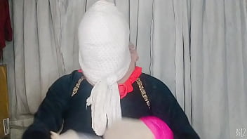 Gadis Berhijab Mengikat Diri Dengan Gairah Membara