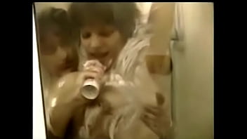 Pertunjukan Lesbi India Tiga Orang Yang Panas Dan Menggoda