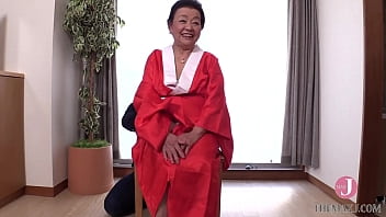 Nenek 81 Tahun Menggairahkan Pria Muda Dengan Pijatan Sensual Yang Membuatnya Tak Sabar