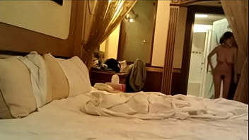Gadis Tionghoa Montok Bermata Sipit Payudara Besar Menggoda Di Kamar Hotel