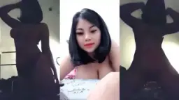 Bayi Telanjang Di Kegelapan Yang Menggoda