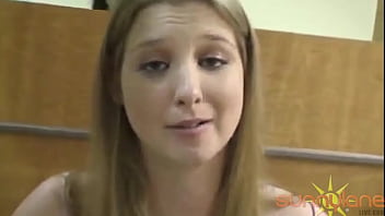 Sunny Lane Si Blonde Hot Membungkuk Menggoda Di Ruang Rawat Inap Untuk Aksi Mesum