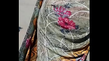 Paha Seksi Yang Menggoda Dalam Balutan Saree