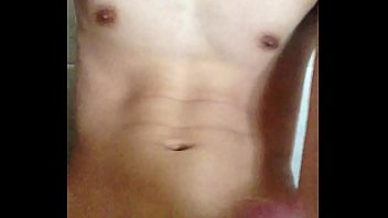 Pria Tiongkok Menggenggam Batangnya Dan Mengocoknya Dengan Liar