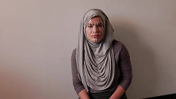 Perempuan Berhijab Cosplay – Emak-emak Amerika Dihardcore Wajahnya