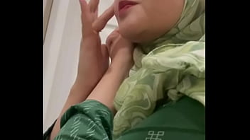 Kecantikan Tersembunyi Di Balik Hijab Yang Menggoda