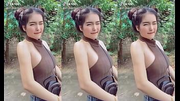 Gadis Asia Yang Menggoda Dengan Tubuh Mungilnya