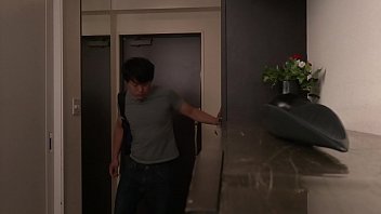 先っぽまで挿入を許す母との危険な近親相姦 里崎愛佳