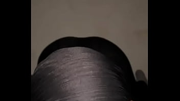 Gadis Arab Berjilbab Berubah Menjadi Pelacur Anal, Membuka Lebar Pantat Besarnya Yang Menggoda