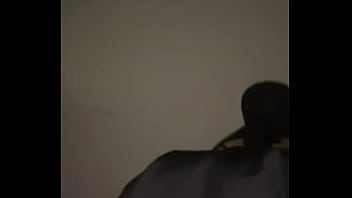 Pelacur Berhijab Memukul Pantat Arabnya Yang Gendut Dan Mengerang Sambil Menggoyangkan Bokong Kotornya Sendirian