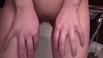 Kakak Tiri Jepang Kuberi Penuh Di Dalam Dan Bercinta Liar Di Kamar Mandi