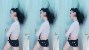 Cô Gái Trung Quốc Uốn éo Trên Mái Nhà Rực Lửa