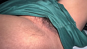 Bhabhi India Yang Seksi Lagi Asyik Meraba-raba Memek Basah Dan Berbulu Lebatnya