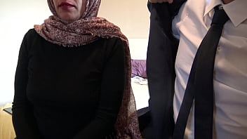 Istri Turki Yang Suaminya Tukang Intip Rela Pantatnya Dikocok Habis-habisan Oleh Pengusaha Inggris