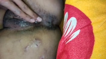 उसकी तंग चूत को मोटे लंड से जोरदार चोदा