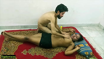 Gadis India Seksi Memberikan Pijatan Panas Dan Bercinta Romantis Dengan Cowok Muda!