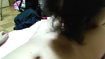 Tangan Lembut Ibu Rumah Tangga Paruh Baya Yang Menggoda, Menghisap Dengan Penuh Gairah, Dan Berakhir Dengan Pancaran Sperma Di Dalam Mulut