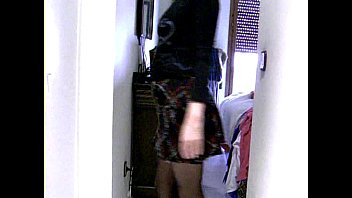 Berjalan-jalan Dengan Bola Cina Yang Bergemerincing Di Antara Paha