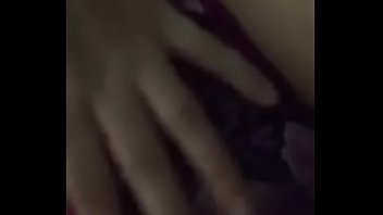 Gadis Tionghoa Dengan Payudara Besar Memuaskan Diri Dengan Jarinya