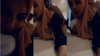Gadis Berhijab Diharddog Dari Belakang Di Kamar Hotel