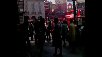 Ibu Tiri Bergaya Retro Yang Menggoda